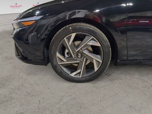 Used 2025 Hyundai Elantra Sport image 14