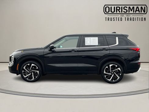 Used 2024 Mitsubishi Outlander SE image 3