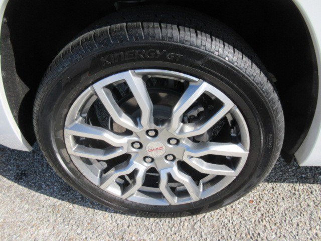 Used 2024 GMC Terrain Denali w/ Denali Premium Package AWD/4WD image 10