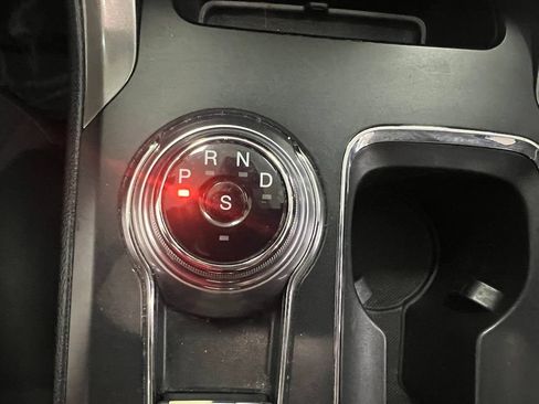 Used 2019 Ford Fusion SE FWD image 25