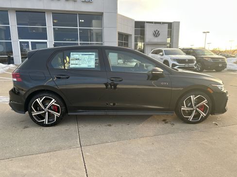 New 2026 Volkswagen GTI SE image 3