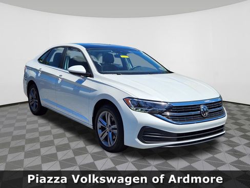 Used 2023 Volkswagen Jetta SE w/ Panoramic Sunroof Package FWD image 1