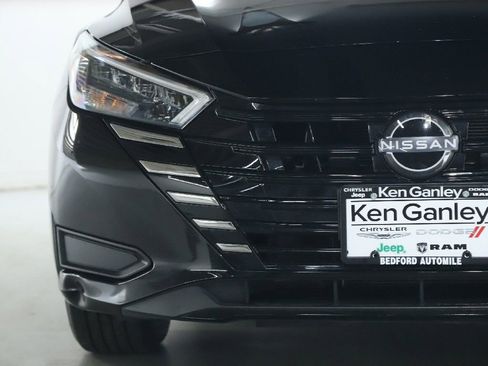 Used 2025 Nissan Versa SV FWD image 6