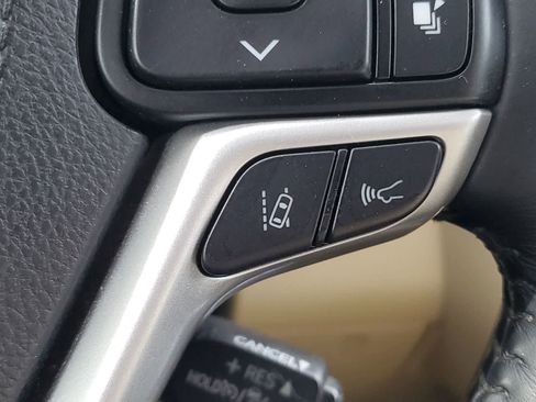 Used 2017 Toyota Highlander Limited AWD/4WD image 35