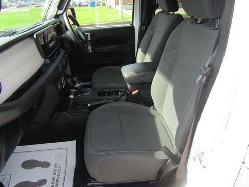 Used 2025 Jeep Wrangler Unlimited Sport AWD/4WD image 17