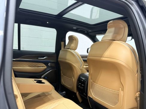 Used 2023 Jeep Grand Cherokee Summit image 29