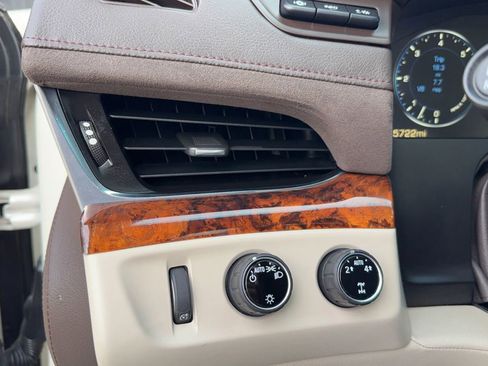 Used 2015 Cadillac Escalade Luxury image 19