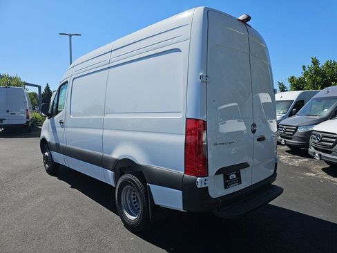 New 2024 Mercedes-Benz Sprinter 144 Cargo image 4