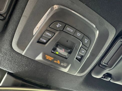 Used 2024 Toyota Corolla SE w/ SE Premium Package FWD image 23