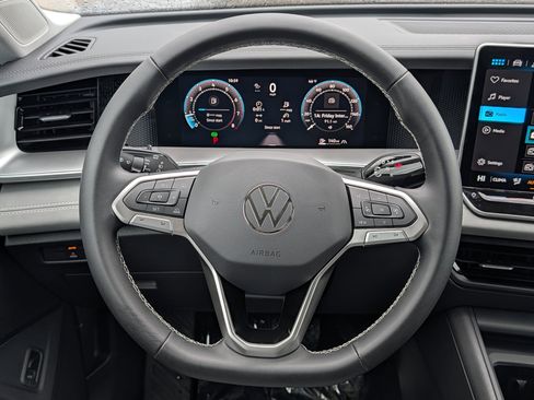 New 2026 Volkswagen Tiguan SE AWD/4WD image 8