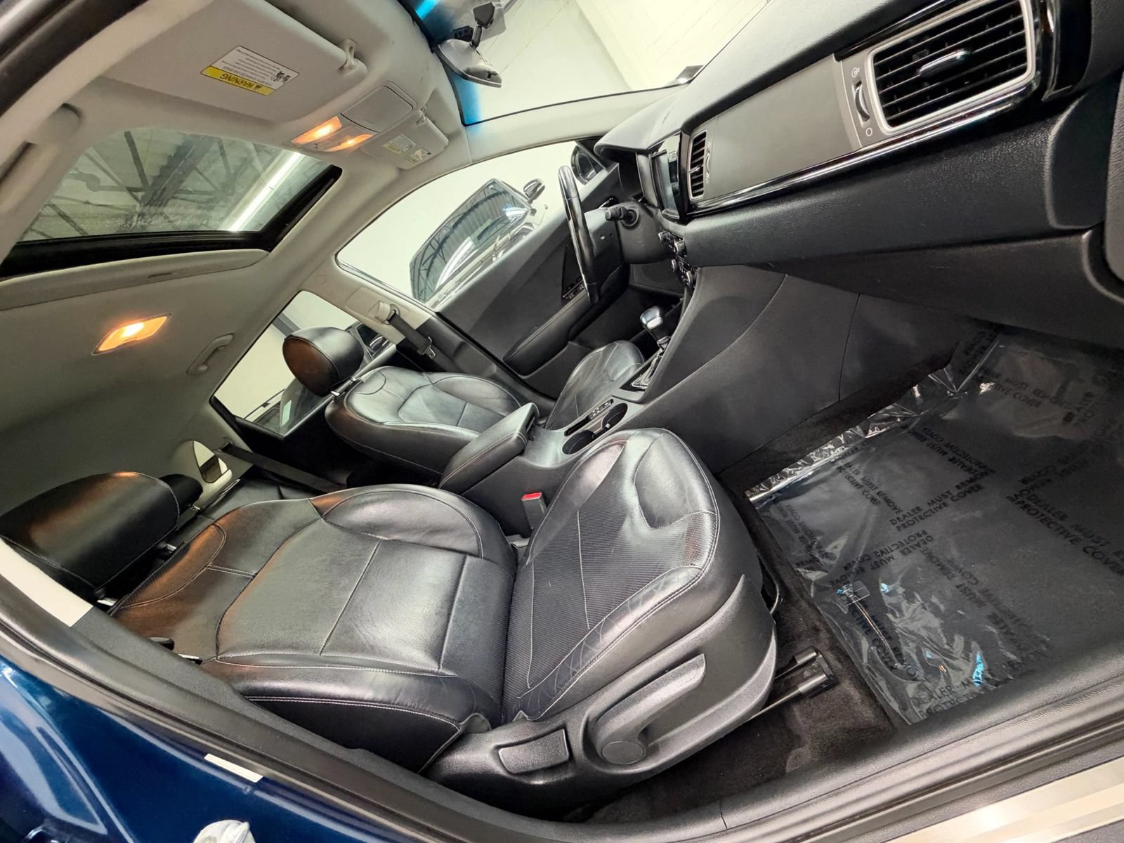 Used 2017 Kia Niro Touring FWD image 21