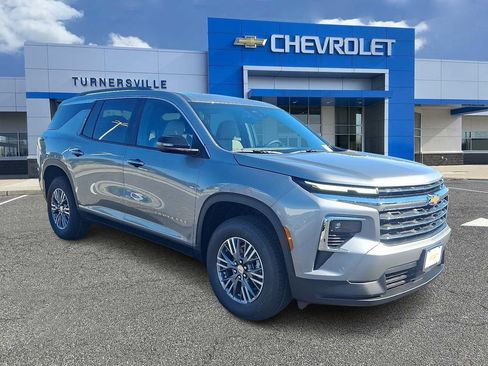 New 2027 Chevrolet Traverse LT w/ LPO, Floor Liner Package FWD image 2