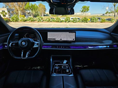 Used 2025 BMW 740i image 28