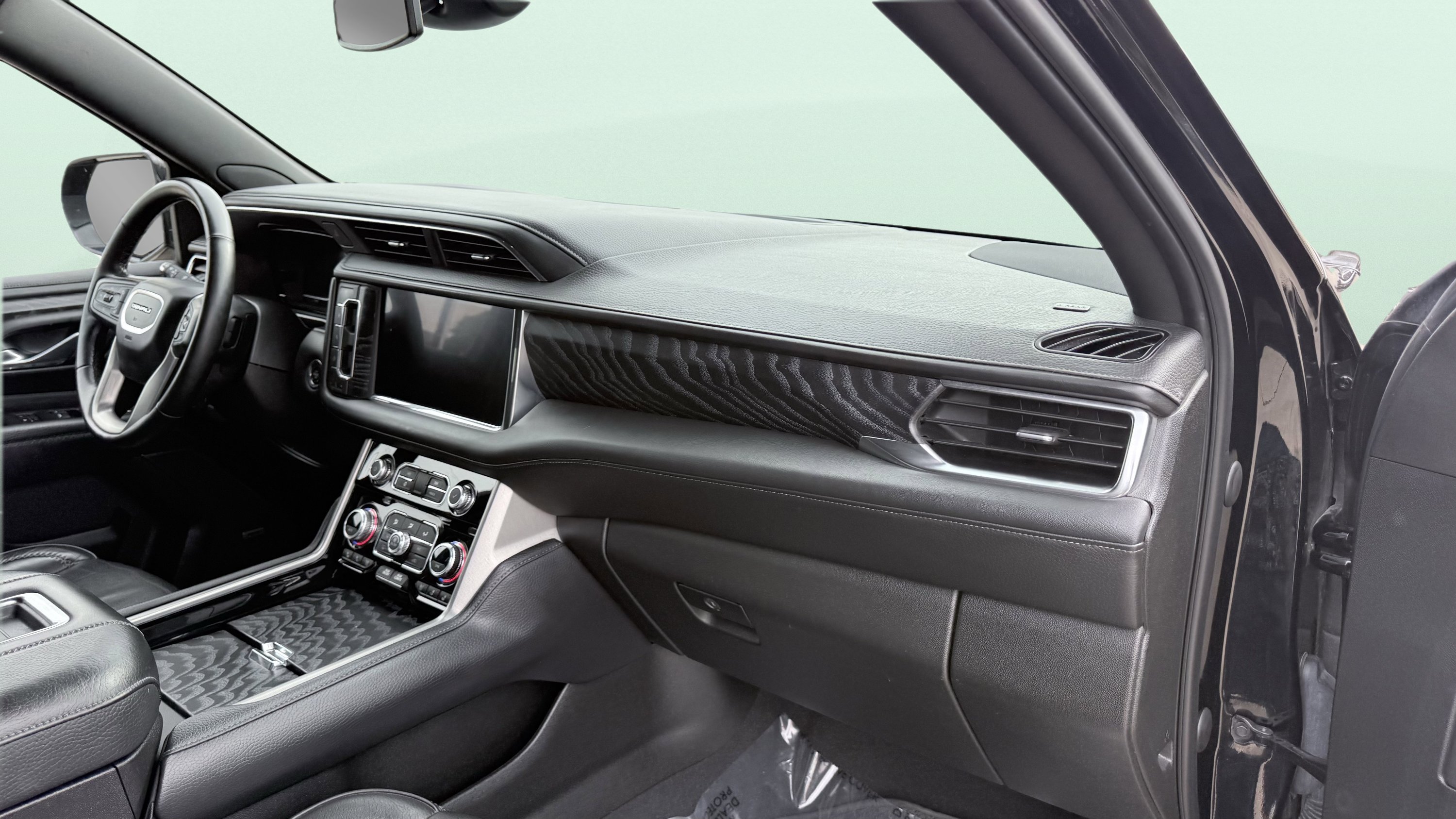 Used 2023 GMC Yukon Denali RWD image 44