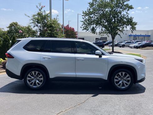 Used 2024 Toyota Grand Highlander FWD image 11