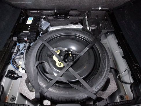 Certified 2025 Volvo XC60 B5 Plus image 36