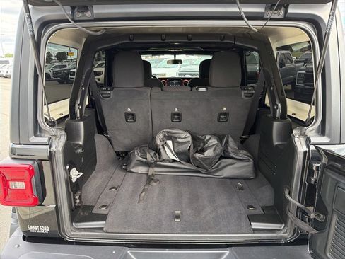 Used 2020 Jeep Wrangler Unlimited Rubicon w/ Dual Top Group AWD/4WD image 16