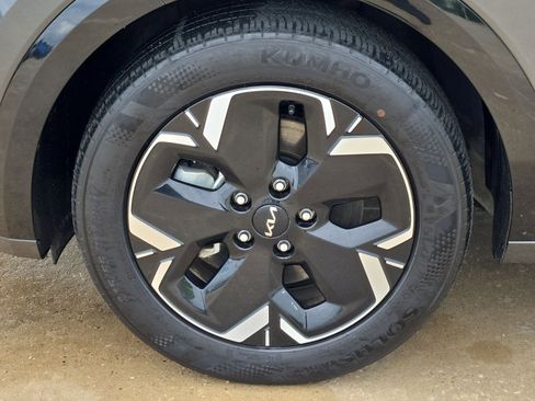 Used 2024 Kia Niro Wind FWD image 11