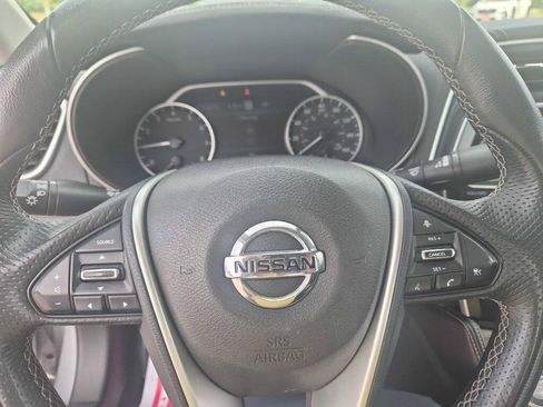 Used 2022 Nissan Maxima SV w/ Floor Mat Group FWD image 9
