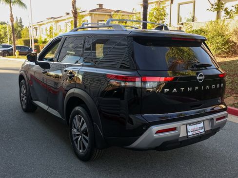 New 2025 Nissan Pathfinder SL image 6