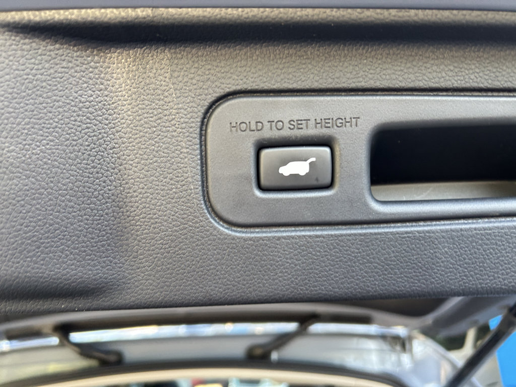 Used 2025 Honda Pilot Elite image 25