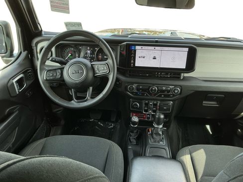 Used 2024 Jeep Wrangler Unlimited AWD/4WD image 14