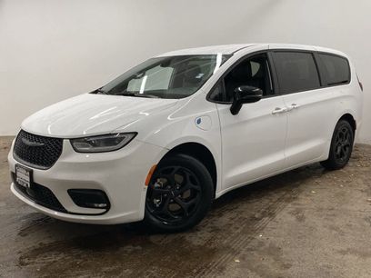 Used 2024 Chrysler Pacifica Limited