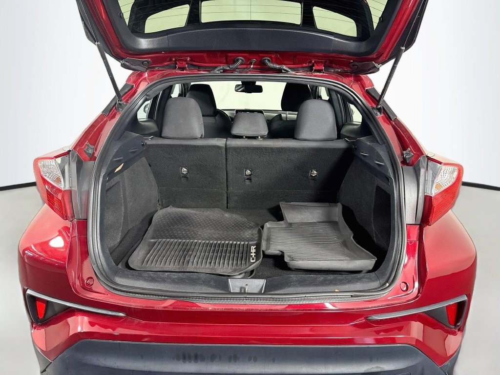 Used 2018 Toyota C-HR XLE FWD image 16