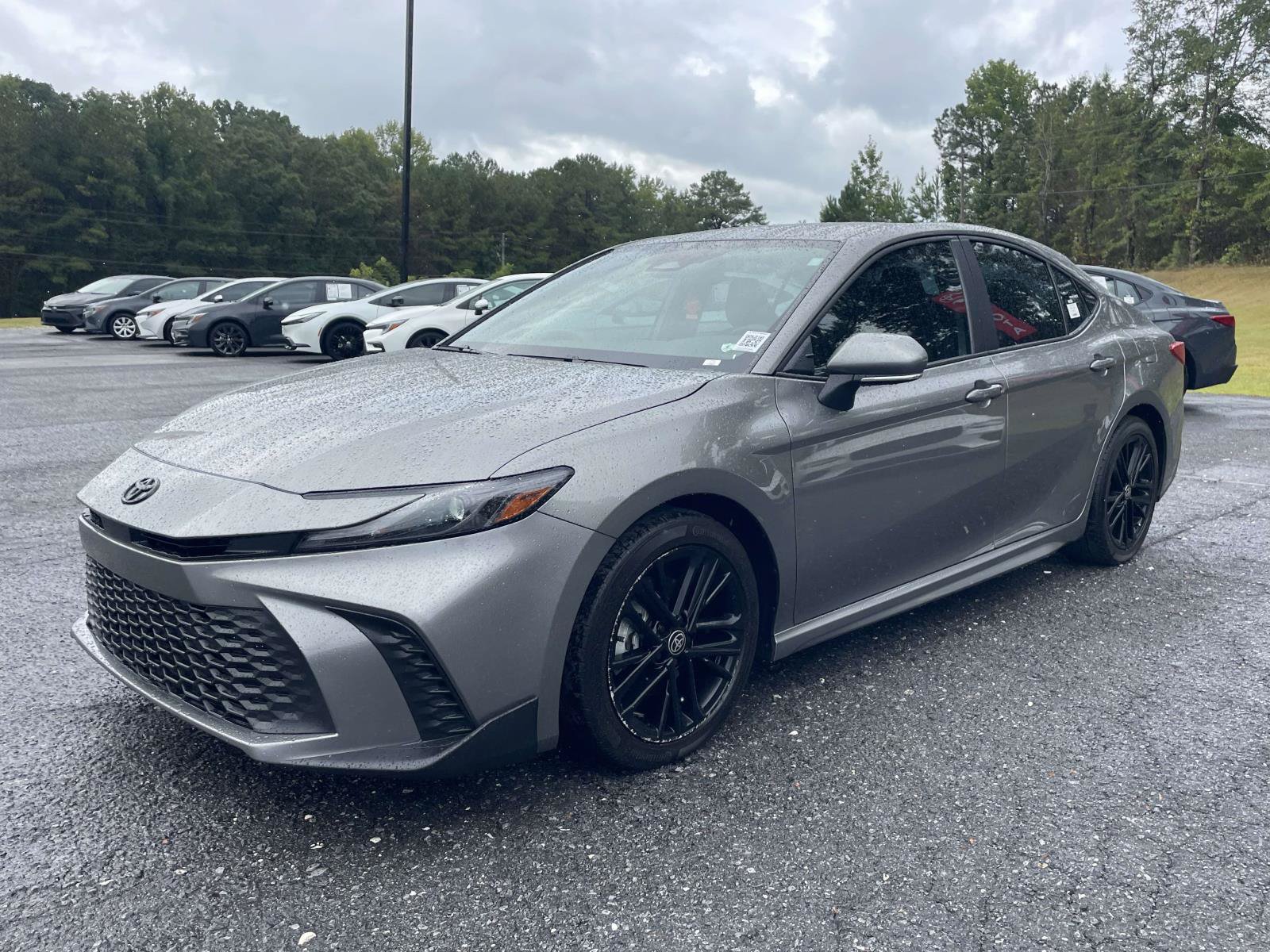Used 2025 Toyota Camry SE FWD image 5