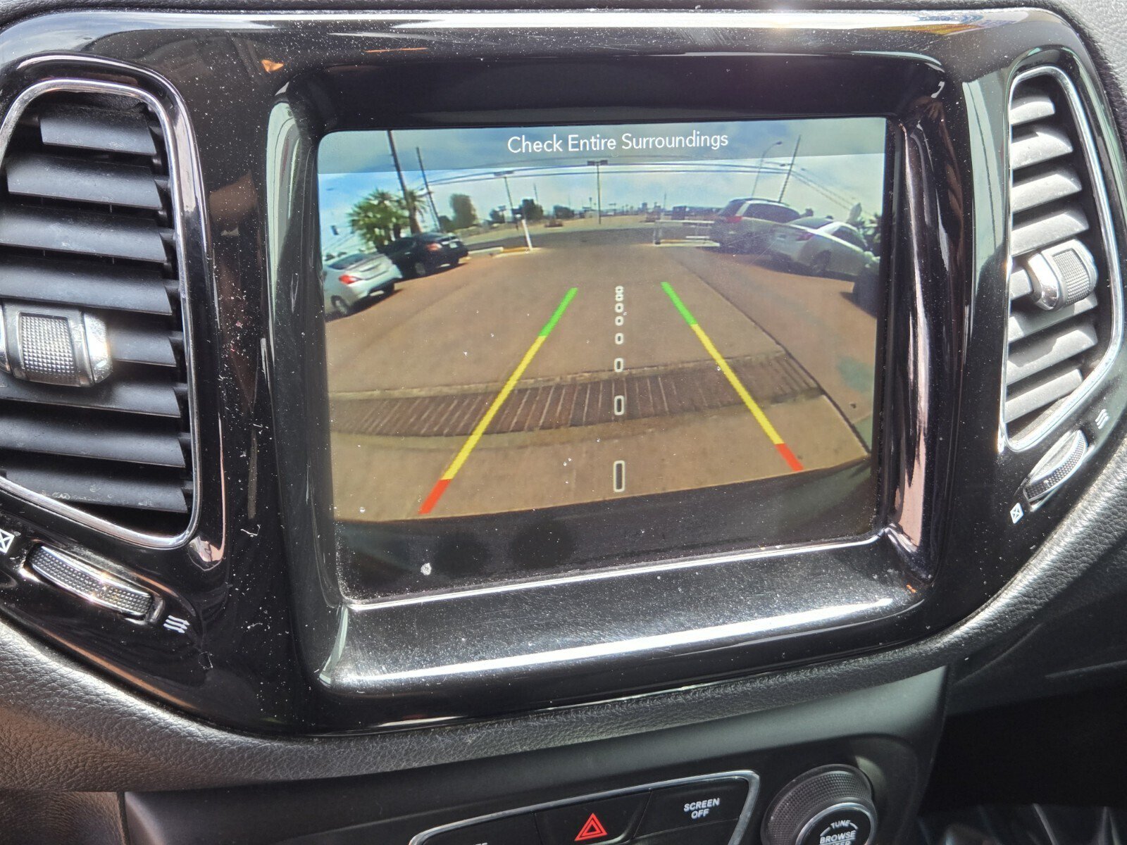 Used 2019 Jeep Compass Latitude FWD image 19