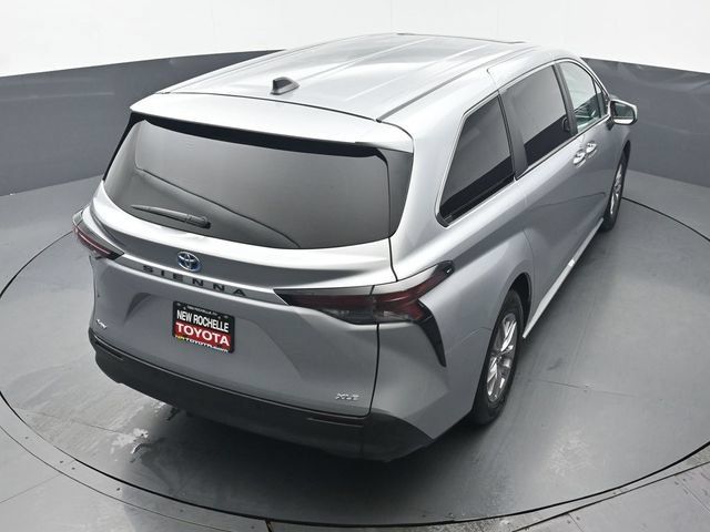 Used 2025 Toyota Sienna XLE FWD image 47