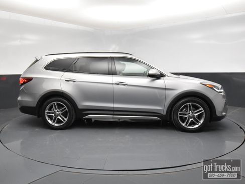 Used 2017 Hyundai Santa Fe Limited image 50