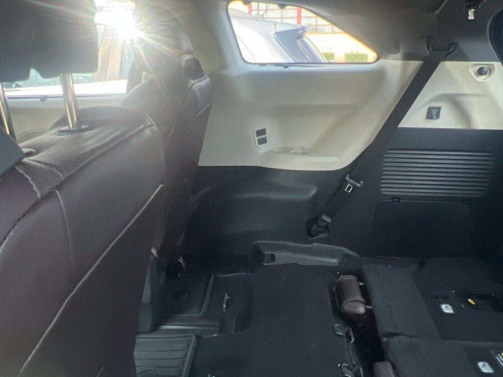 Used 2021 Toyota Sienna Platinum AWD/4WD image 5