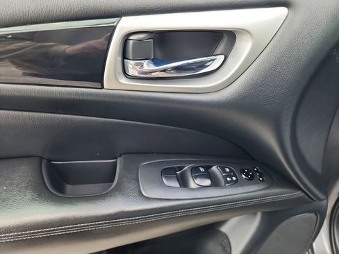 Used 2020 Nissan Pathfinder S image 13