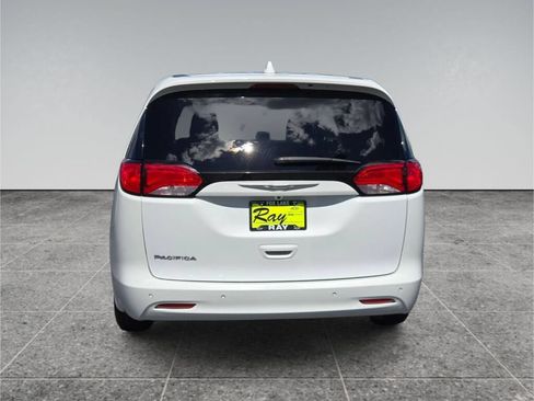 Used 2017 Chrysler Pacifica Touring FWD image 7