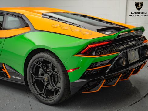 Used 2020 Lamborghini Huracan EVO image 17