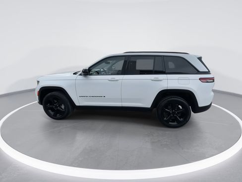 Used 2023 Jeep Grand Cherokee Limited w/ Black Appearance Package AWD/4WD image 11