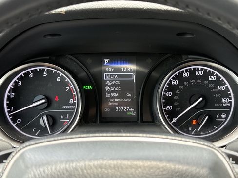 Used 2024 Toyota Camry SE w/ Convenience Package FWD image 18