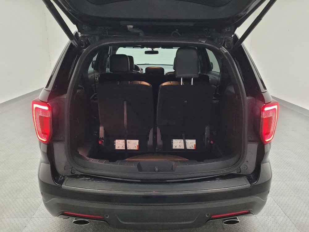 Used 2018 Ford Explorer XLT w/ Equipment Group 202A FWD image 29