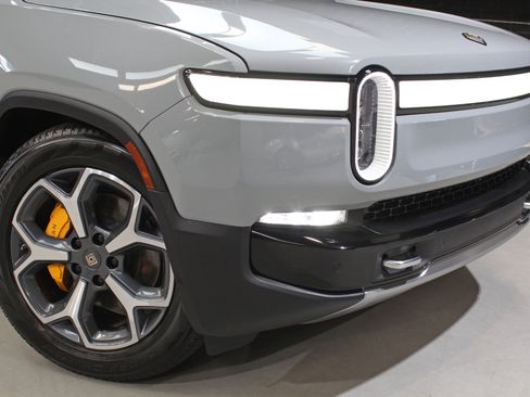 Used 2022 Rivian R1T Adventure AWD/4WD image 10