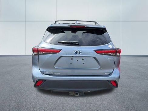 Used 2020 Toyota Highlander XLE AWD/4WD image 8