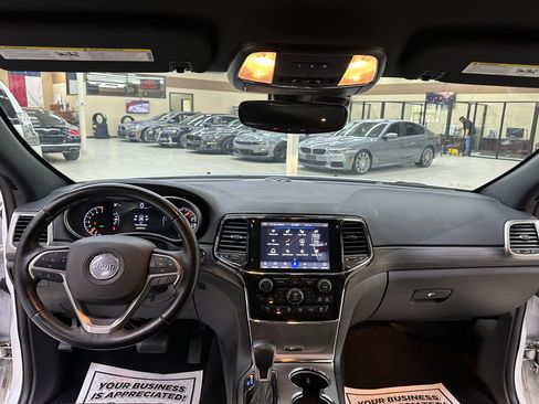 Used 2022 Jeep Grand Cherokee Laredo X image 33