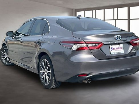 Used 2022 Toyota Camry XLE w/ Cold Weather Package FWD image 4