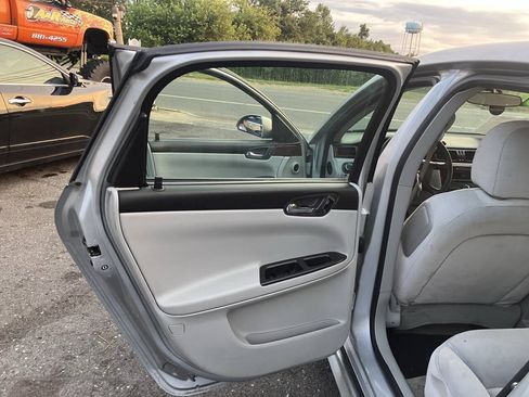 Used 2009 Chevrolet Impala LS FWD image 25