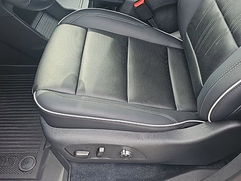 Used 2025 Buick Enclave Avenir w/ Super Cruise Package image 12