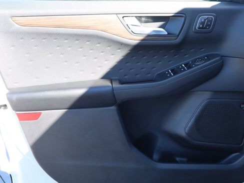 Used 2020 Ford Escape Titanium image 23