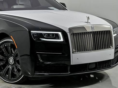 Used 2022 Rolls-Royce Ghost image 3