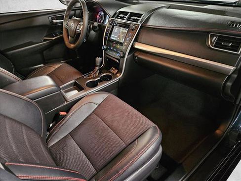 Used 2017 Toyota Camry SE w/ Moonroof Package image 21