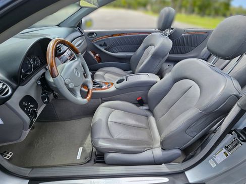 Used 2009 Mercedes-Benz CLK 350 Cabriolet w/ Appearance Pkg image 12