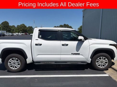 Used 2022 Toyota Tundra SR5 w/ SR5 Convenience Package AWD/4WD image 4